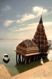 पानी में डूबा हुआ रत्नेश्वर महादेव मंदिर